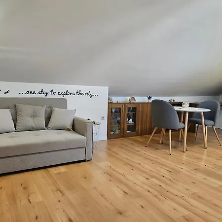 Lovely Attic Apartman-melani Задар