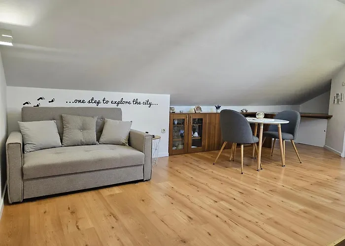 Lovely Attic Apartman-melani Задар