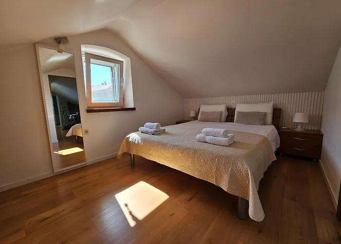 Апартаменты Lovely Attic Apartman-melani *