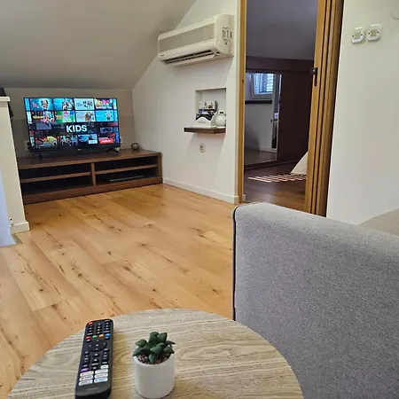 Lovely Attic Apartman-melani Apartment