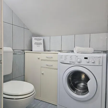 Διαμέρισμα Lovely Attic Apartman-melani