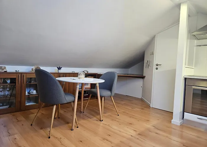 Lovely Attic Apartman-melani *