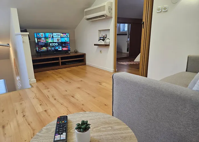 Lovely Attic Apartman-melani Διαμέρισμα